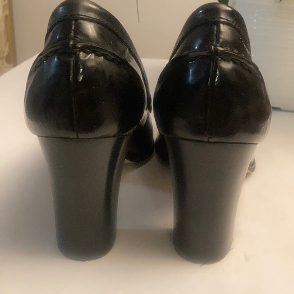 Michael Michael kors shiny black pump. - Picture 5 of 16